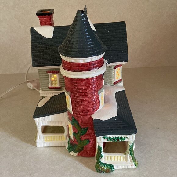 Santa’s Best Christmas in Vermont Ceramic House - Picture 6 of 9